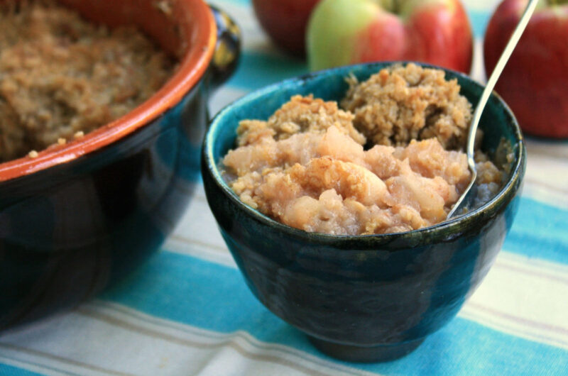Easy Apple Crisp with Oatmeal Crumb Topping
