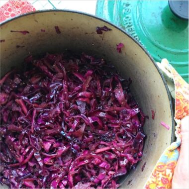 Easy braised red cabbage