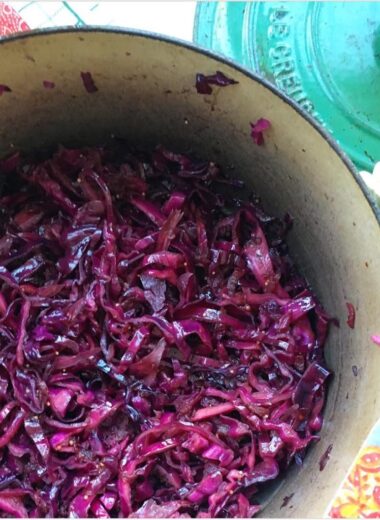Easy braised red cabbage