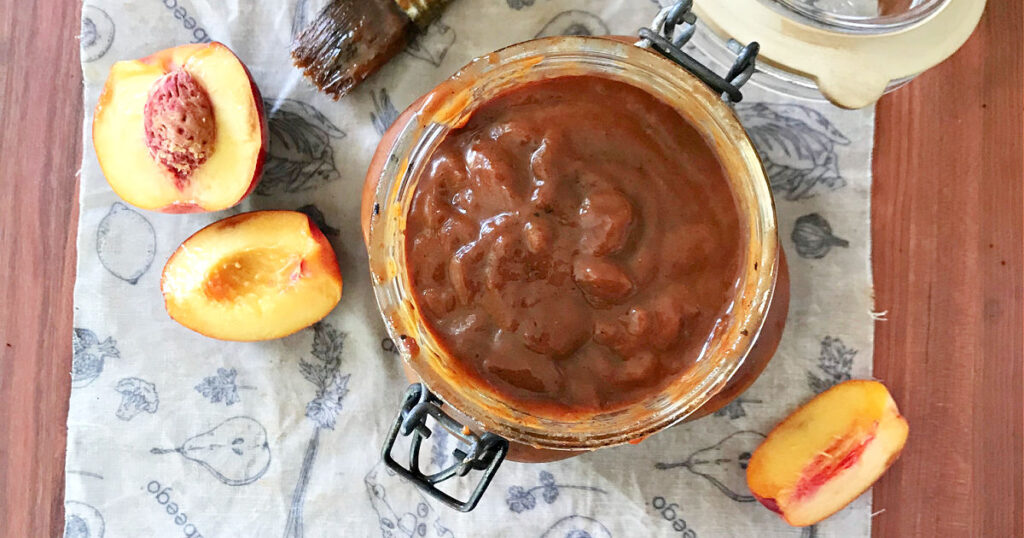 Tangy peach barbecue sauce 