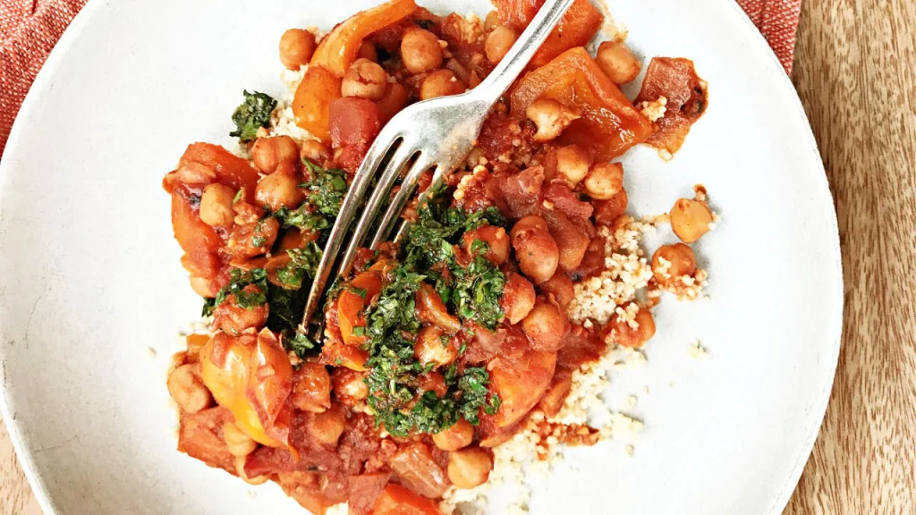 Chickpea stew with peppers and parsley pesto, vegetarian